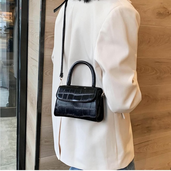 Mini Purse Top Handle Clutch Bag Crossbody Handbag with Crocodile Pattern - Picture 2 of 9